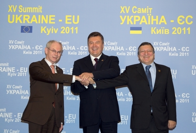 Підписана асоціація з ЄС може відібрати у Януковича перемогу на виборах-2015, - соціологи
