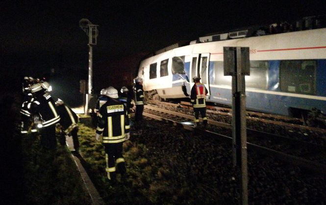 В Германии столкнулись поезда, пострадали 50 человек