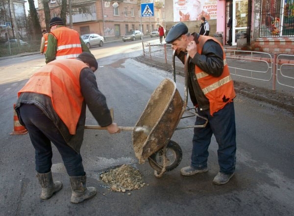 Дірки у київських дорогах почнуть латати на початку березня