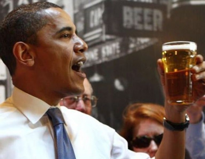 Обама підкуповує виборців пивом власного виробництва