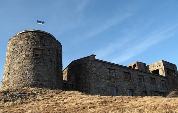 Поляки допомагають відновити обсерваторію на горі Піп Іван, - фото