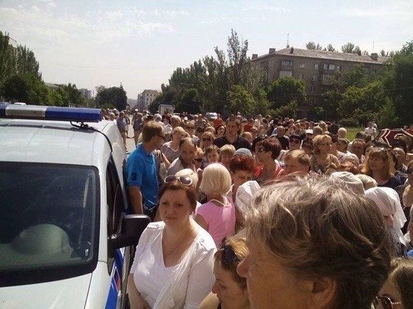 В Донецьку мітингарі просять терористів наступати на ЗСУ