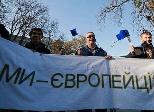 Українцям все важче обирати між Євросоюзом та Митним союзом