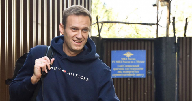 Навальний заявляє, що 17 січня повертається в Росію