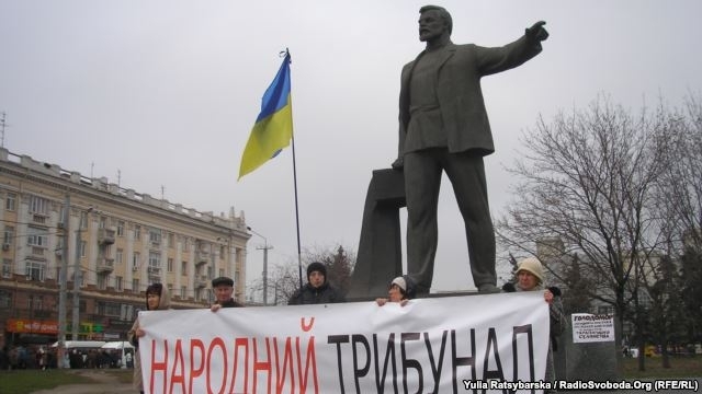 У Дніпропетровську зносять пам'ятник Петровському, - онлайн-трансляція