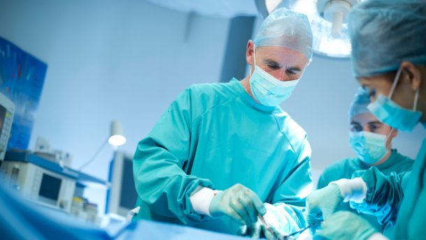 Українські хірурги провели унікальну операцію на мозку
