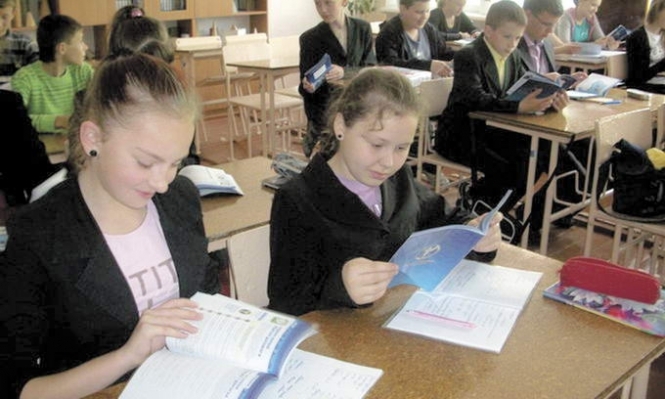 У Криму школярам роздадуть 180 тисяч щоденників з ініціативами Президента 