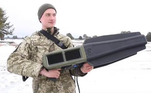 Українські військові випробували радіокомплекс для блокування роботи безпілолників
