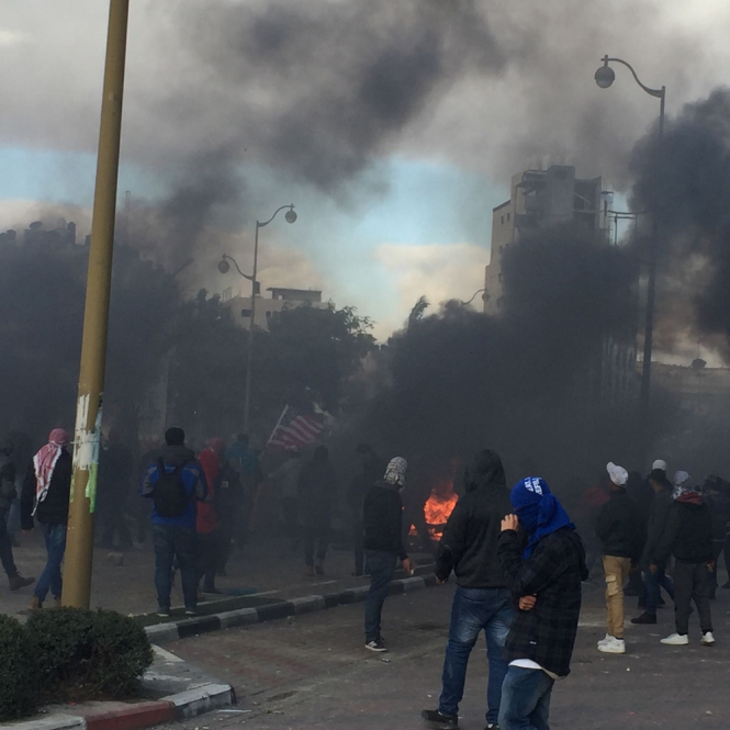 Проти протестуючих в Палестині застосували приголомшуючі гранати і сльозогінний газ

