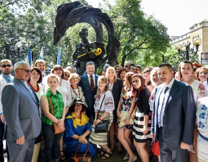 Порошенко принял участие в открытии памятника Шевченко в Болгарии