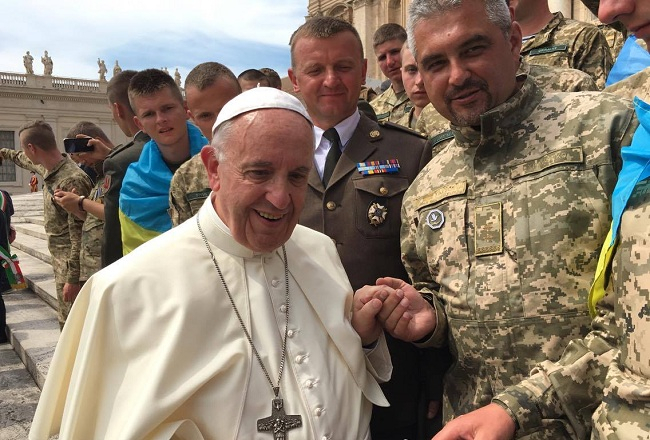 Папа Римський зустрівся з українськими військовими із зони АТО, - ФОТО
