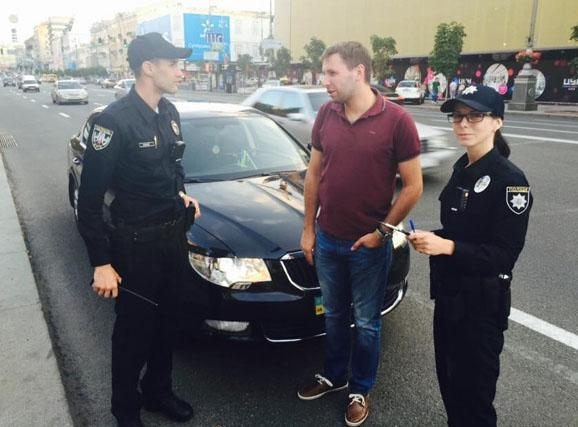 Парасюк порушив ПДР та отримав адміністративний протокол про штраф від нової поліції