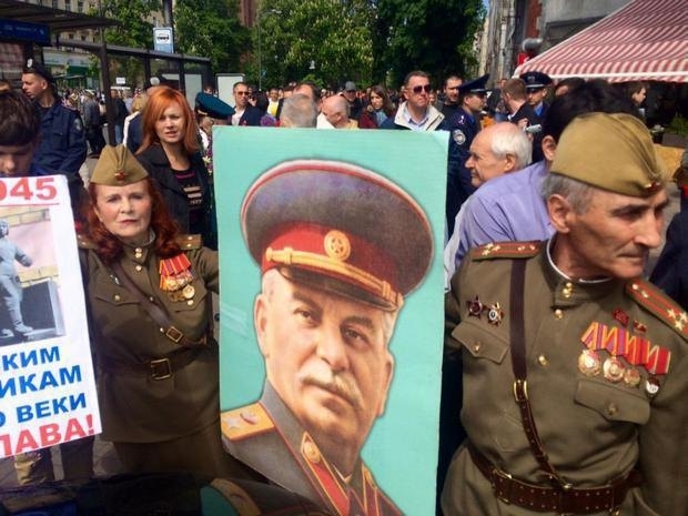 Група пенсіонерів з портретом Сталіна намагалася пройти до парку Слави в Києві, - МВС