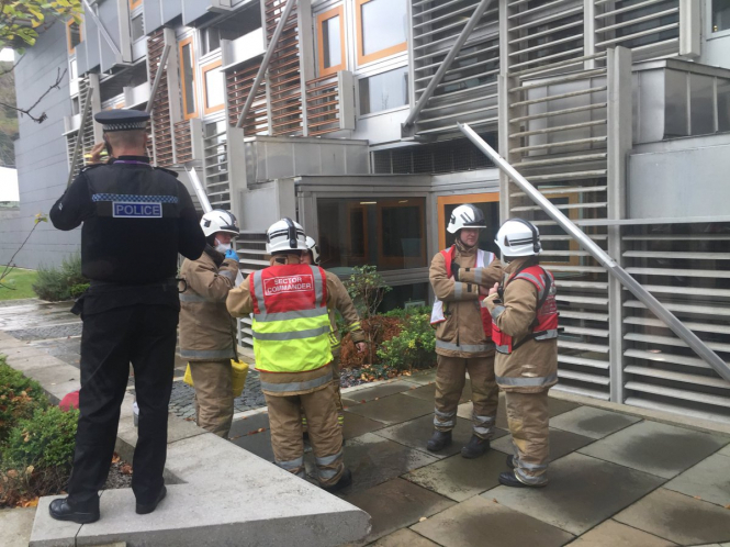 В Шотландії евакуювали людей з будівлі парламенту через підозрілі пакети