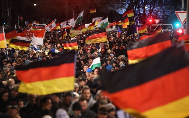 В Германии лидер PEGIDA хочет объединиться с партией евроскептиков