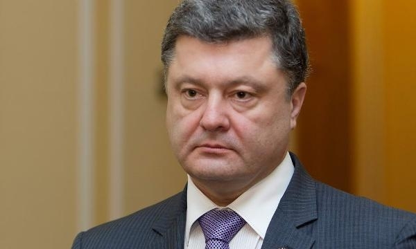 Порошенко объявил 15 июня днем траура и поручил созвать заседание СНБО
