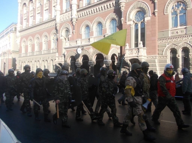 Майданівці провели попереджувальний марш урядовим кварталом