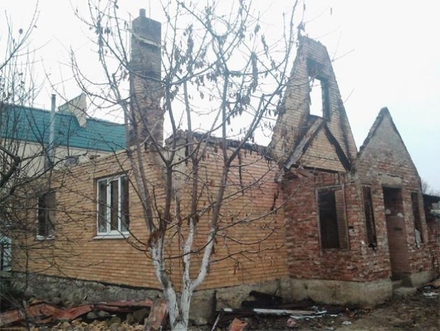 Українські бійці показали, яким стало село Піски після обстрілів терористами