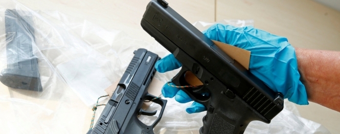 Стрілянина у мерії Харкова: зловмисник також розстріляв легковик з дитиною