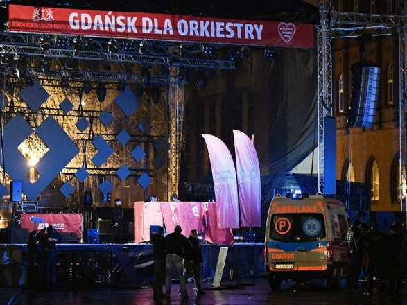 На мэра Гданьска напали во время благотворительного концерта, он в тяжелом состоянии, - ОБНОВЛЕНО