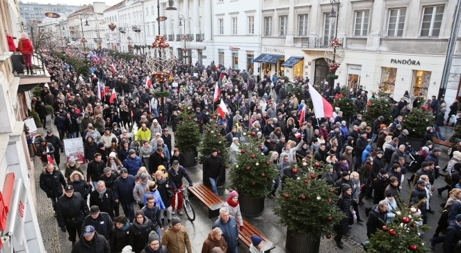 В Варшаве состоялся 50-тысячный митинг возле дворца президента