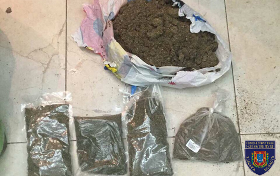 В Одесской области полиция изъяла у семьи наркодилеров 8 кг наркотиков