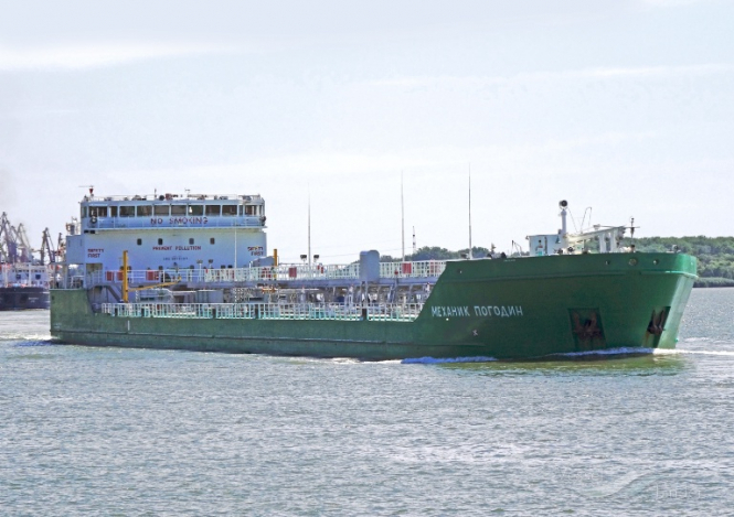 В херсонський порт зайшло російське судно компанії, що перебуває під санкціями РНБО