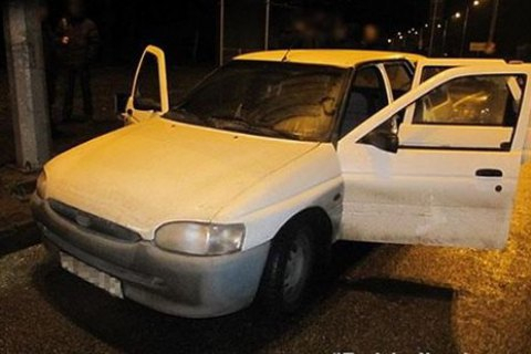 У Харкові троє невідомих зупинили автомобіль і відібрали у водія $30 тис