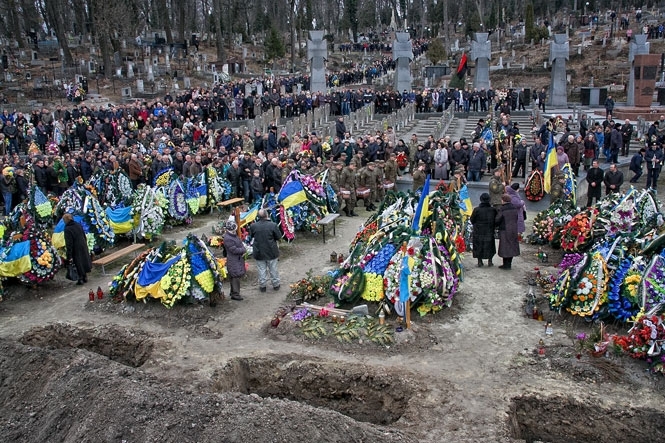 Во Львове попрощались с тремя героями-медиками, которые погибли под Артемовском