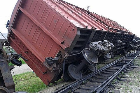 На Днепропетровщине из-из воров с рельсов сошел грузовой вагон поезда