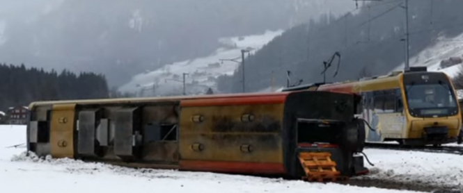 В Швейцарии ветром сдуло поезд с рельсов