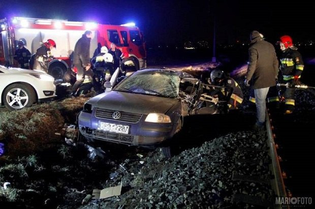 Четверо украинцев погибли в ДТП на железнодорожном переезде в Польше, - ФОТО