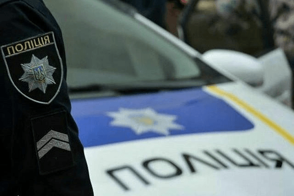 Во Львове патрульные задержали пьяного водителя, который изображал немого - ВИДЕО