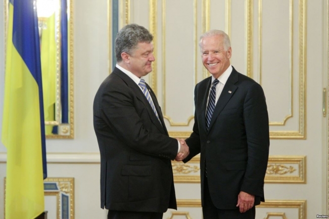 Порошенко и Байден обсудили предоставление транша МВФ для Украины