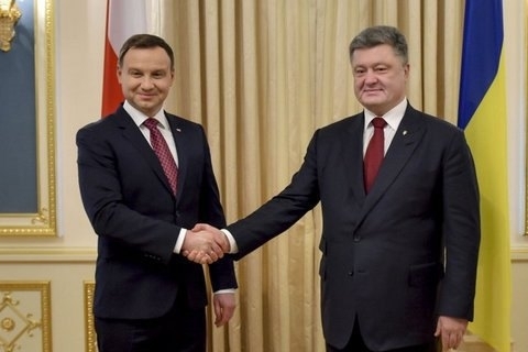 Порошенко обговорив з президентом Польщі ситуацію на Донбасі та протидію проекту 