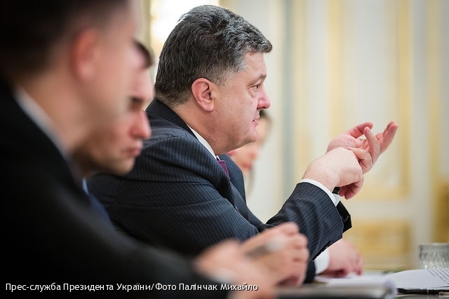 Сегодня Порошенко созывает заседание СНБО