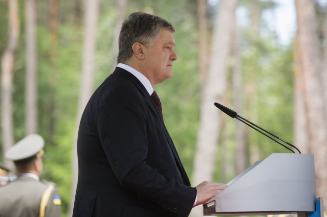 Порошенко призвал Польшу пересмотреть положения закона про Институт нацпамяти