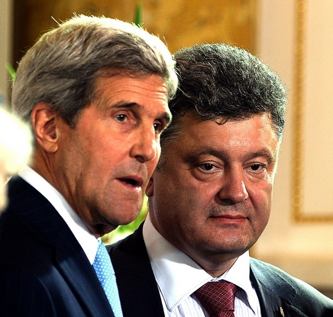 Порошенко подякував Керрі за підтримку України з боку США