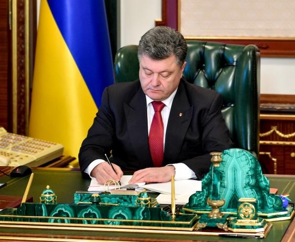 Порошенко подписал указы об эвакуации судов из Донецка и Луганска