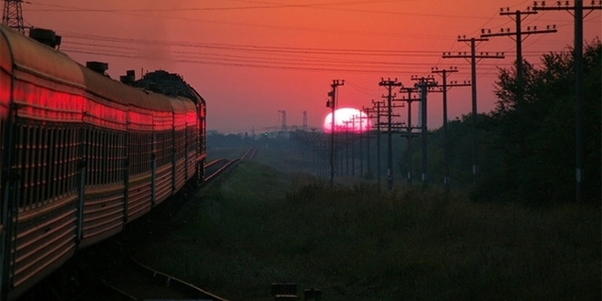 На Киевщине поезд насмерть сбил женщину в наушниках