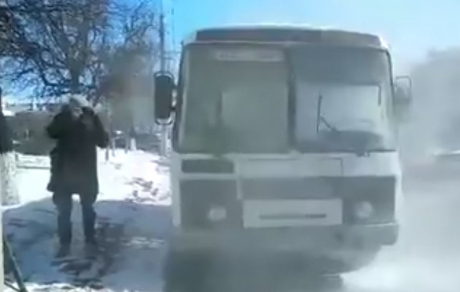 У Росії під час перевірки пожежної безпеки загорівся автобус з журналістами