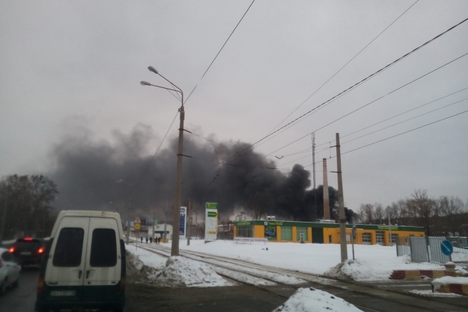 У Харкові виникла масштабна пожежа на території колишнього заводу, є загиблі, - ОНОВЛЕНО