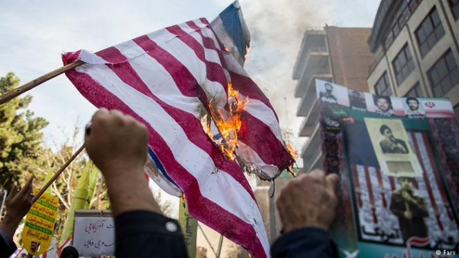 В Иране прошли массовые протесты из-за американских санкций