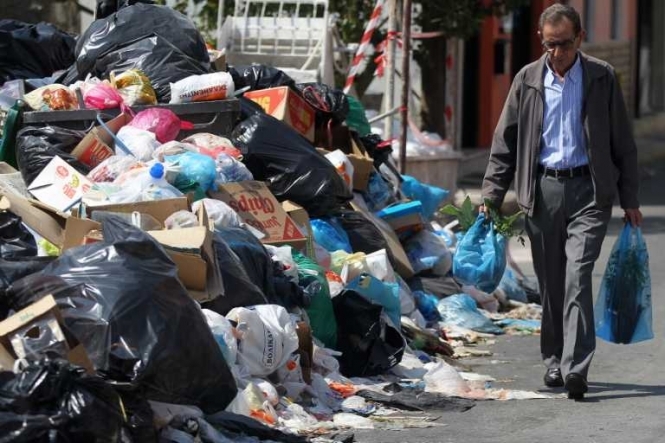 Італії загрожують санкції ЄС через сміттєву кризу в Римі, - міністр