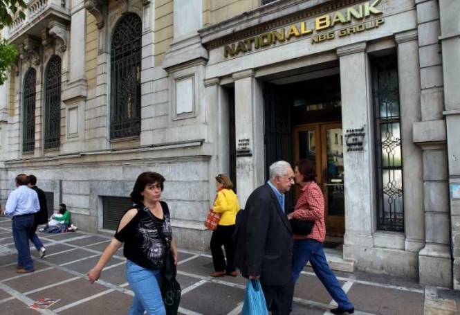 Кредитори Греції вимагають від уряду країни нових заощаджень