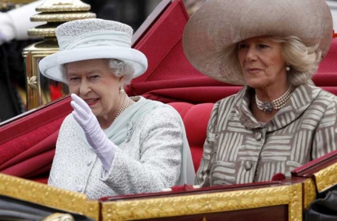 Британська королева узаконила одностатеві шлюби