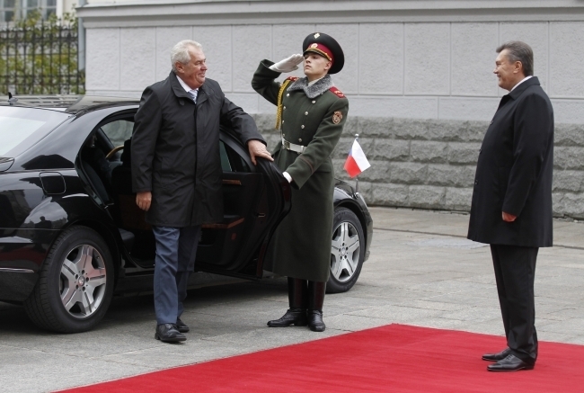Януковича запросили з візитом до Чехії для відвідин міні-саміту 