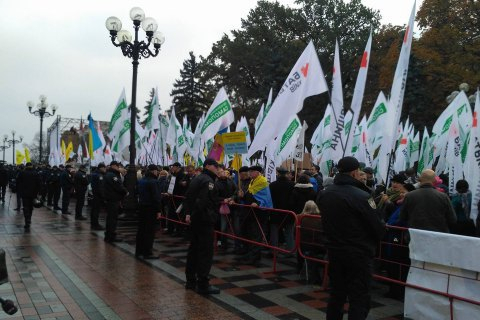 Возле Рады начинается митинг с требованием политической реформы