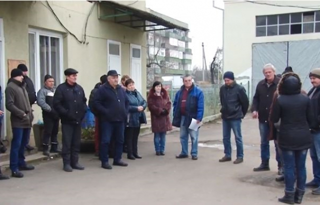 Работникам Закарпатского облавтодора третий месяц не платят зарплату