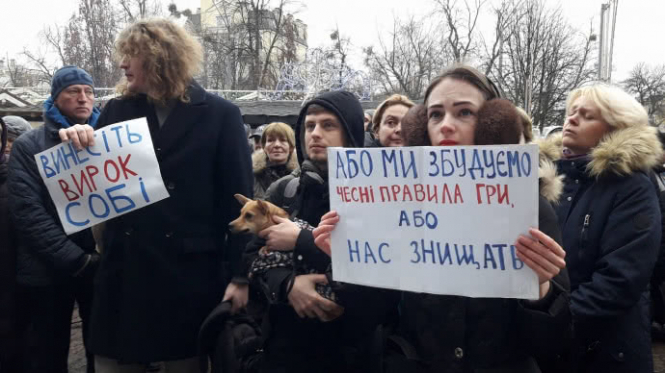 Активисты под зданием полиции Киевщины требуют найти убийц Ноздровской